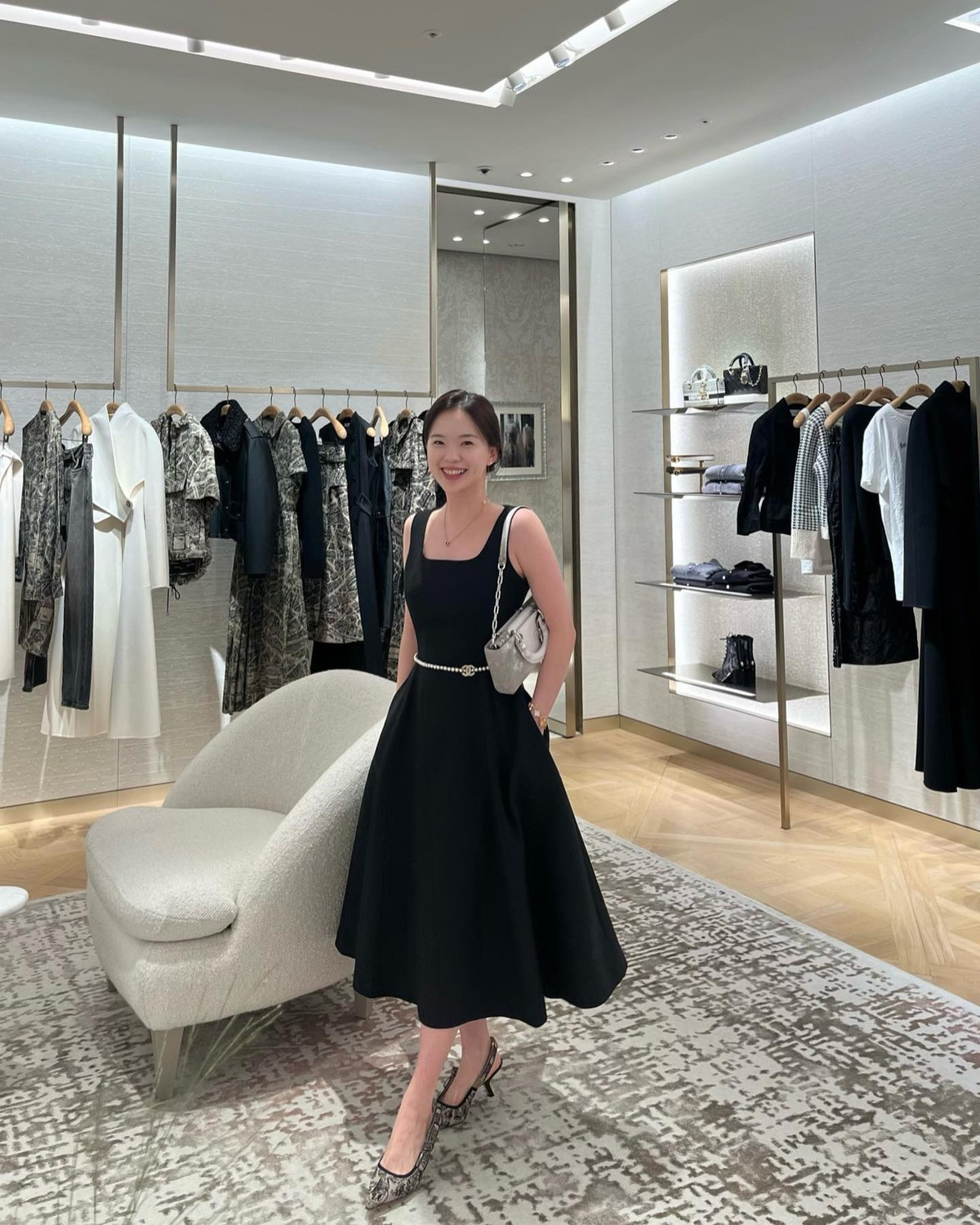 Sau đó, tên tuổi của Lee Ha Neul nhanh chóng sở hữu lượt theo dõi "khủng" trên các nền tảng mạng xã hội.