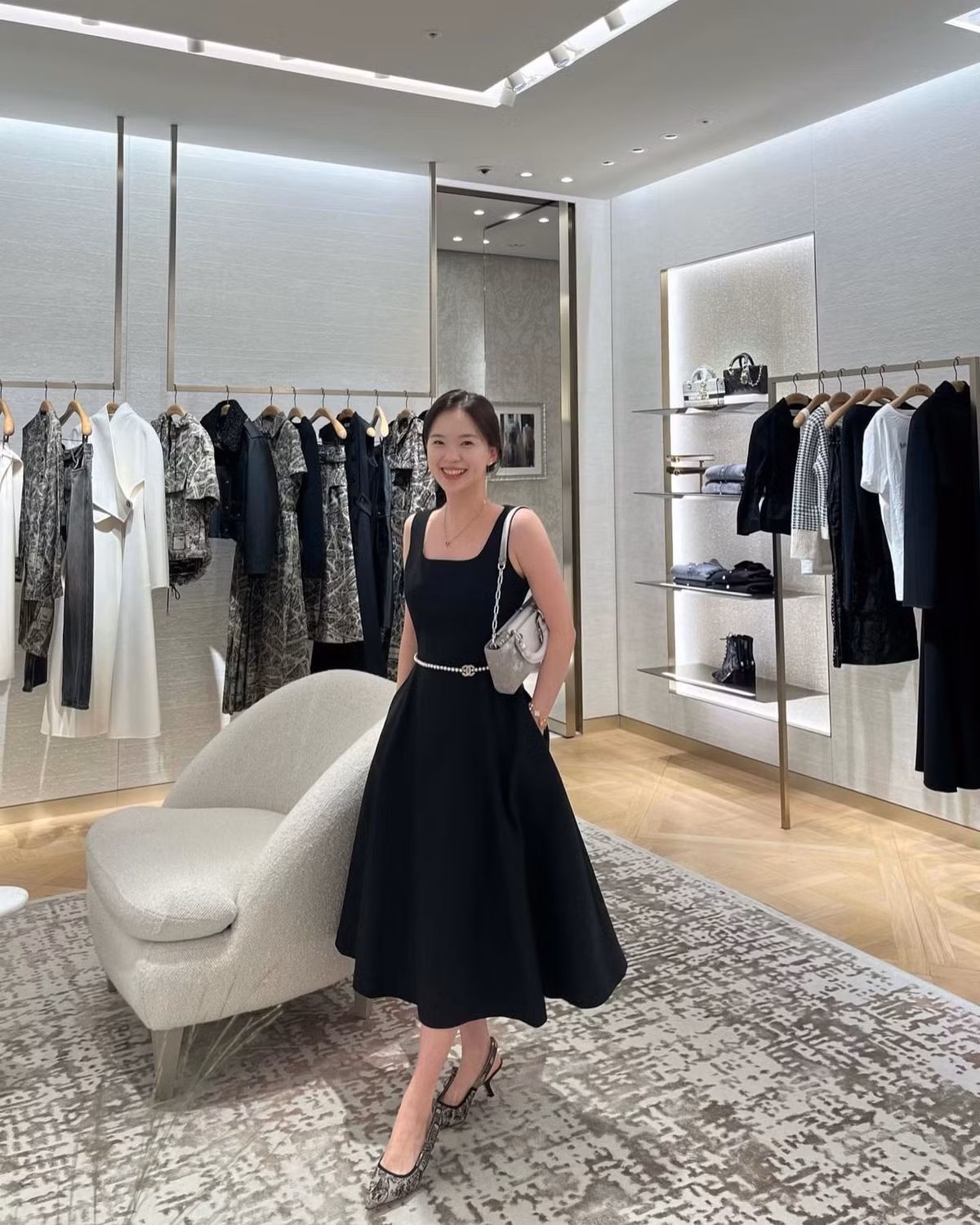 Sau đó, tên tuổi của Lee Ha Neul nhanh chóng sở hữu lượt theo dõi "khủng" trên các nền tảng mạng xã hội.