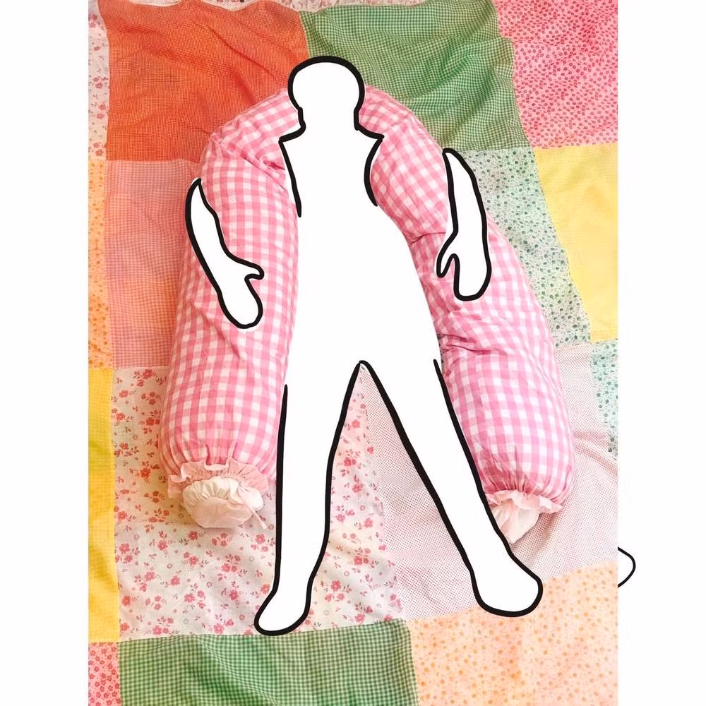 Gối ôm tuy đơn giản nhưng cách sử dụng lại không hề giản đơn chút nào và còn có thể dành cho nhiều đối tượng khác nhau.