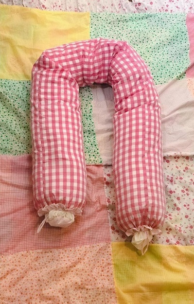 Ở phần mô tả sản phẩm được biết gối ôm này dài 2m, bên cạnh đó khi mua hàng sẽ có 1 ruột và 2 áo gối để có thể thay đổi.