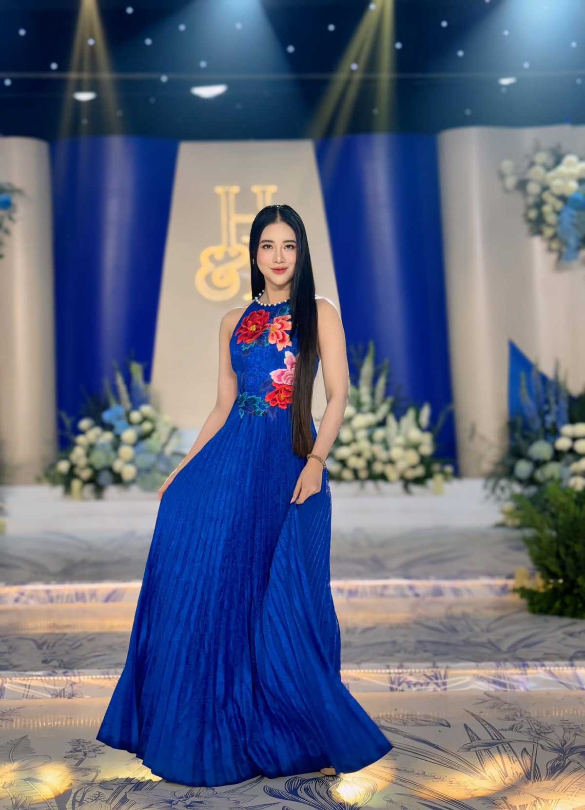 Không chỉ nổi tiếng với các clip review ăn uống cực hot trên TikTok, Quỳnh Trang còn từng lọt top 10 Hoa hậu Hoàn vũ Việt Nam 2019 và giành giải Người đẹp bản lĩnh.