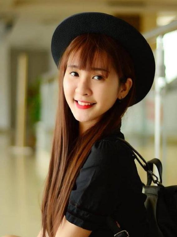 Thời điểm 2015, Ngân Sát Thủ nổi lên như một idol của TalkTV. Cái tên hiện tại được netizen biết đến gái xinh này cũng từ đó mà ra.