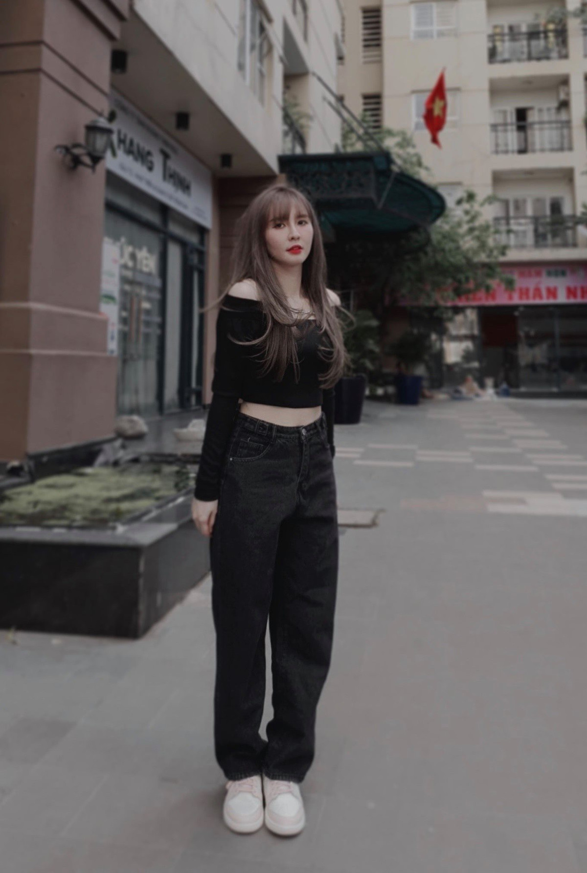 Năm 2016, Ngân Sát Thủ tung bộ ảnh cosplay nhân vật Nami với tên Nami phiên bản lỗi để giới thiệu cho một tựa game mới và gây sốt với nhan sắc xinh xắn.