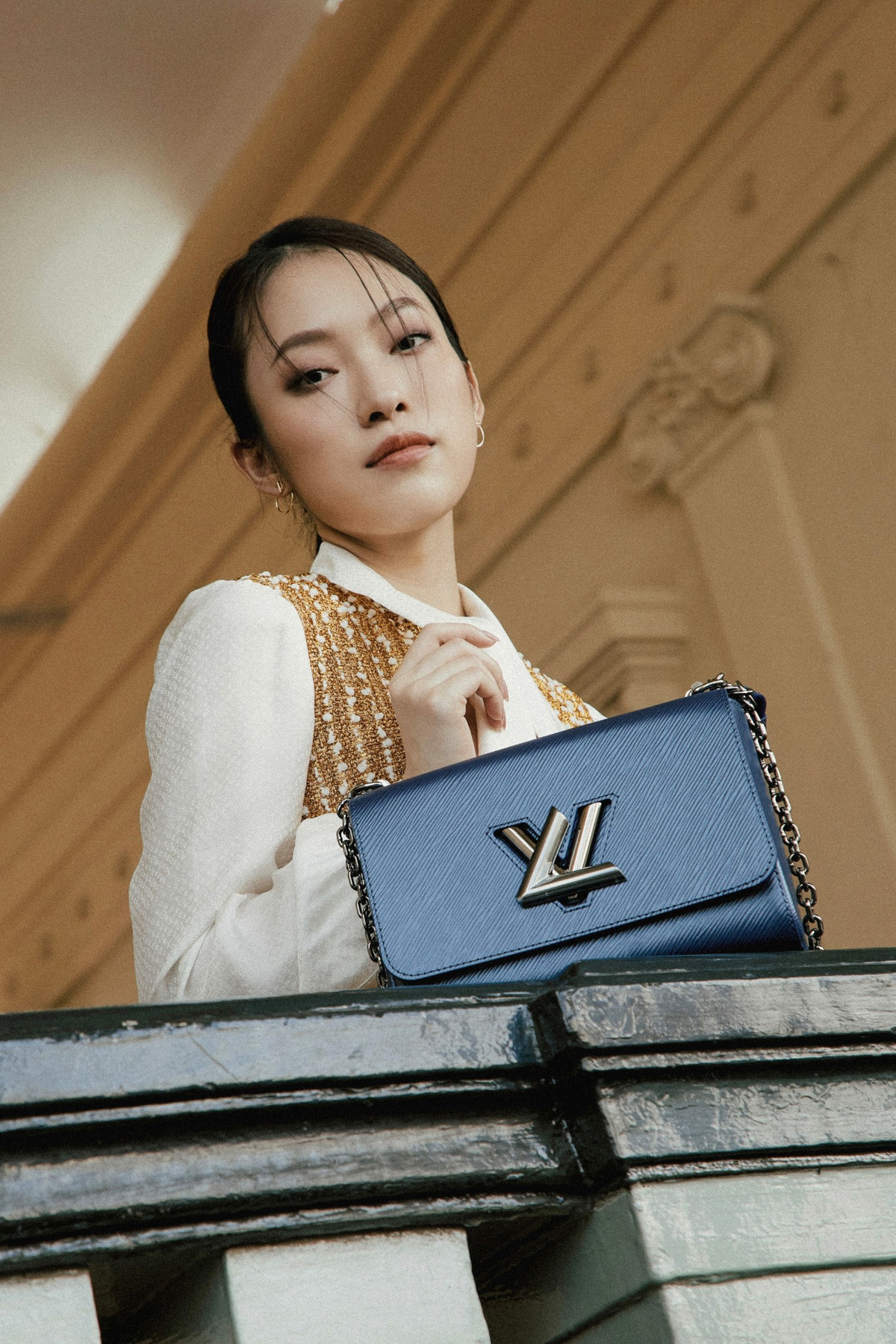 Cách đây chưa lâu, Khánh Vy đã chia sẻ những hình ảnh với phong cách trưởng thành, gợi cảm trên trang cá nhân của mình.