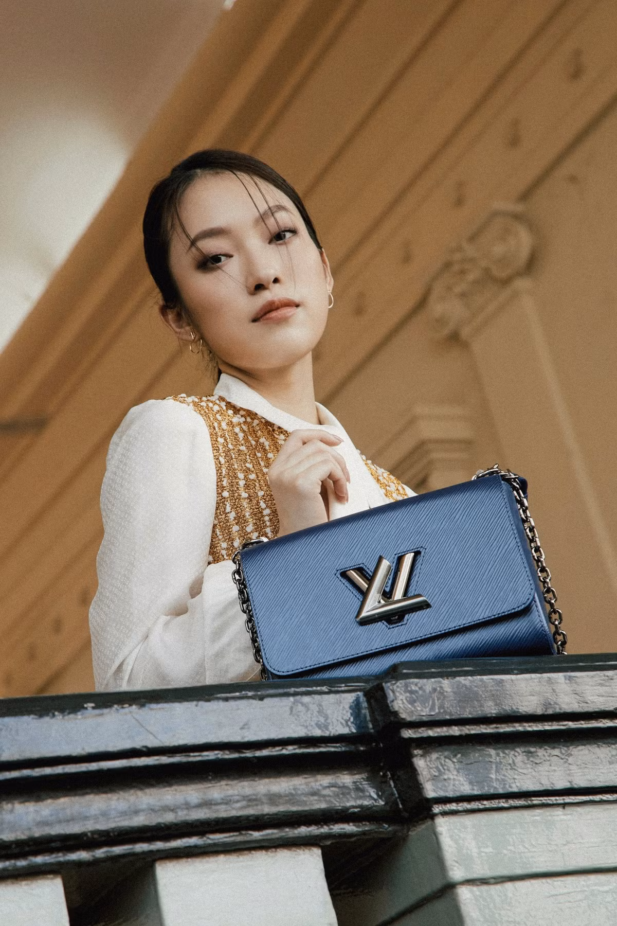 Cách đây chưa lâu, Khánh Vy đã chia sẻ những hình ảnh với phong cách trưởng thành, gợi cảm trên trang cá nhân của mình.