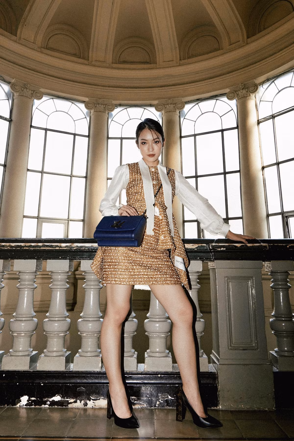 Từng được biết đến với danh xưng là " hot girl 7 thứ tiếng" khi còn là nữ sinh cấp 3, Khánh Vy của hiện tại đã trở thành cái tên quen thuộc với nhiều người. Không chỉ đạt được nhiều thành công trong sự nghiệp, cô nàng ở tuổi 23 còn gây ấn tượng với nhan sắc xinh đẹp, quyến rũ.