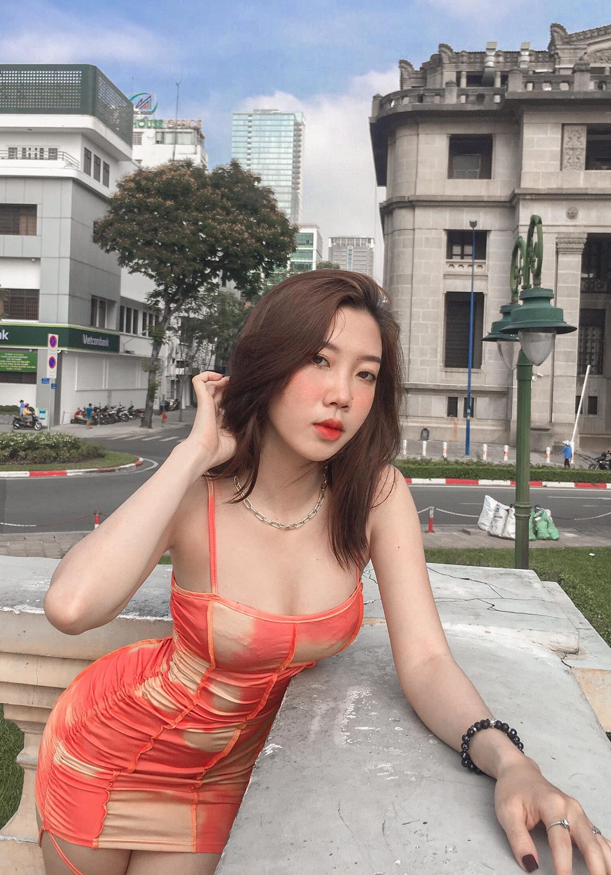 Băng Nhi cũng cho biết thêm cô nàng thích sự sáng tạo và không ngừng đổi mới bản thân để hướng tới hình tượng của một cô gái hiện đại, tự tin và tự chủ.