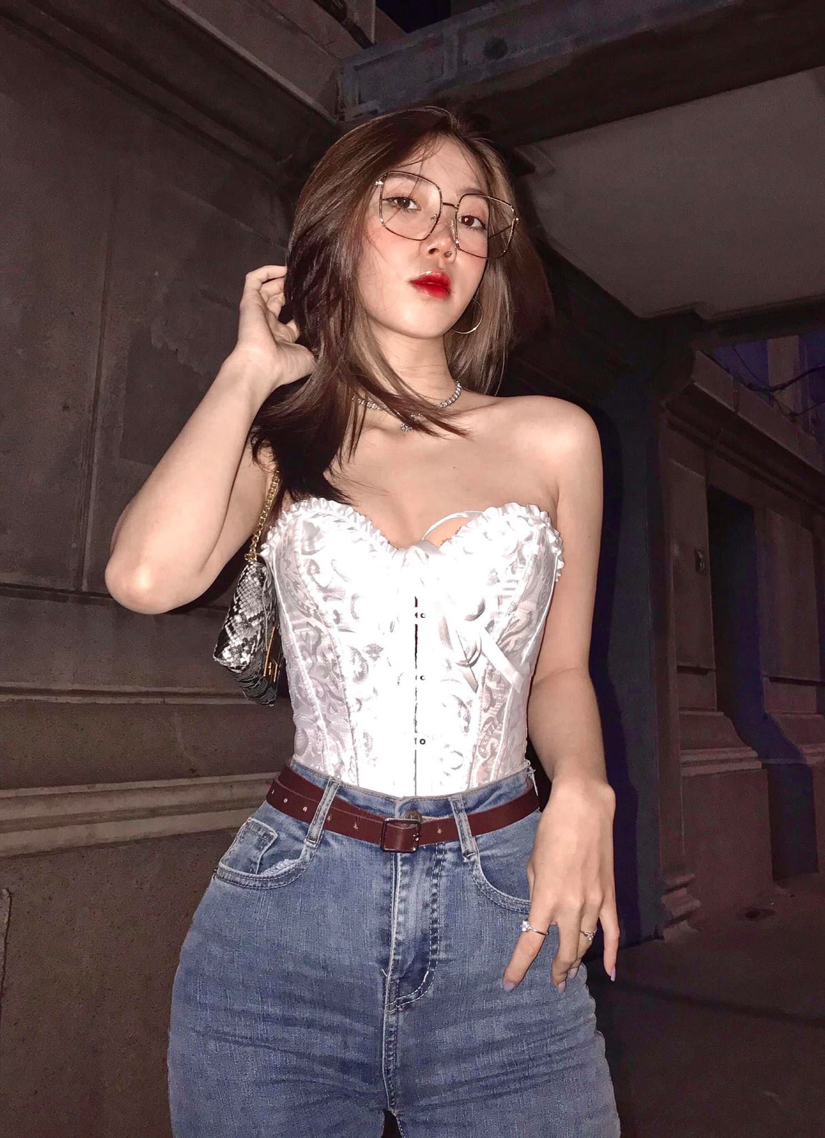 Công việc làm người mẫu tự do giúp Băng Nhi biết được các góc đẹp của bản thân, và cũng nhờ đó ngày càng hoàn thiện ngoại hình trở nên thu hút hơn.