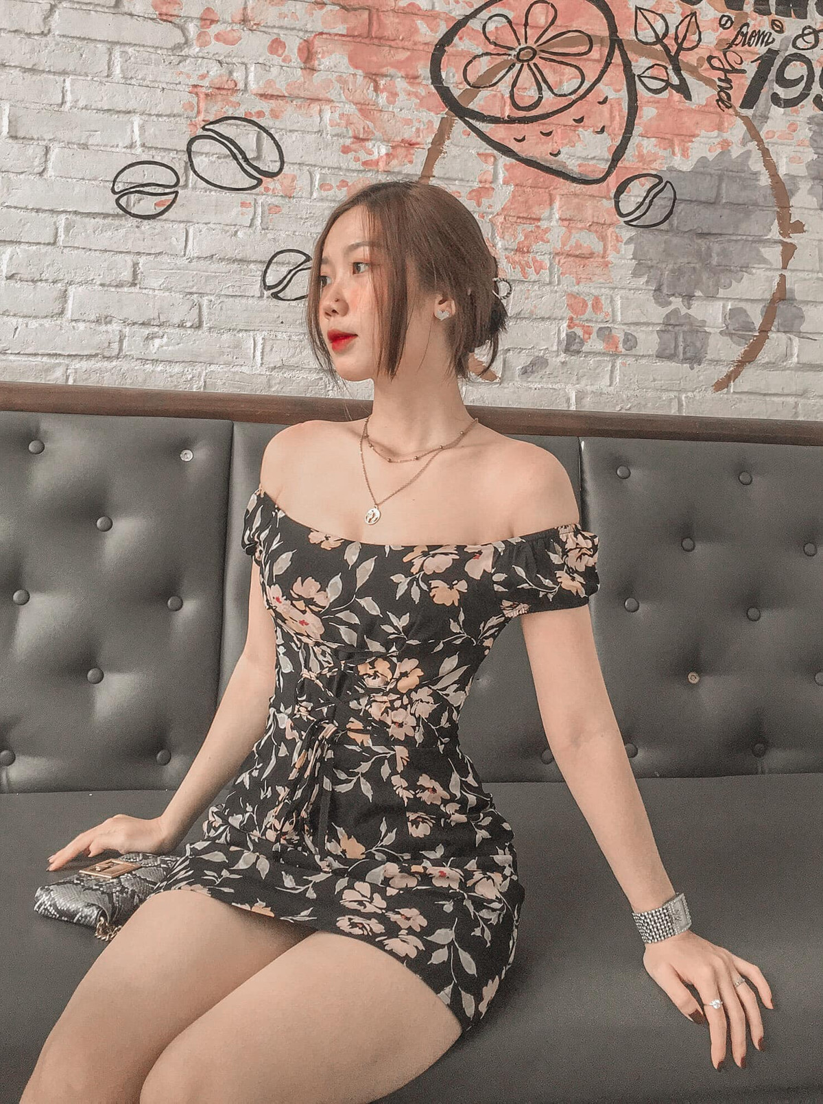 Nhi cho rằng bản thân chỉ đang bắt đầu con đường mà mình lựa chọn, sẽ có nhiều thử thách, khó khăn nhưng chỉ cần không mất niềm tin thì mọi thứ rồi sẽ ổn.