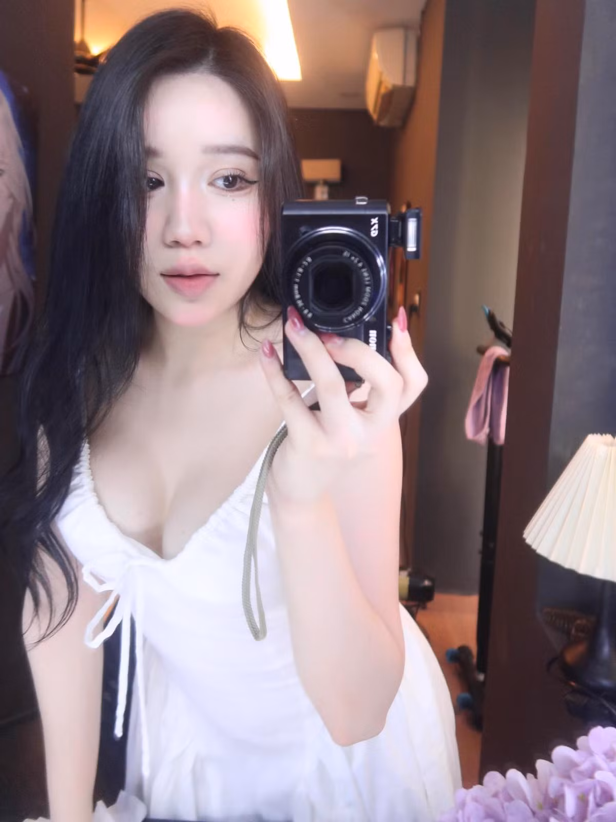 Với phong cách chơi game vui vẻ, lôi cuốn và khả năng giao tiếp mượt mà, "phú bà" Yogurt Ng đã chiếm được nhiều tình cảm của fan hâm mộ.