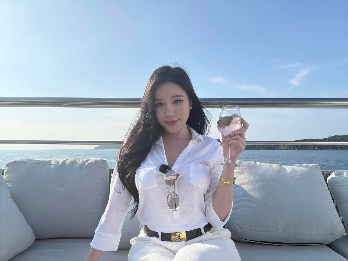 Cũng chính bởi sự "nhiệt tình" này, Yogurt lại phải đối mặt với nhiều phiền phức.