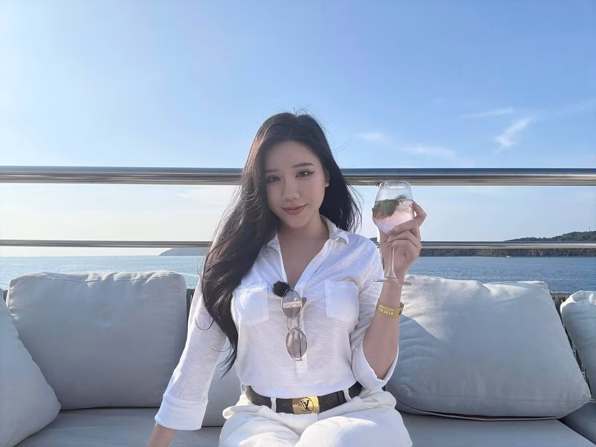 Cũng chính bởi sự "nhiệt tình" này, Yogurt lại phải đối mặt với nhiều phiền phức.