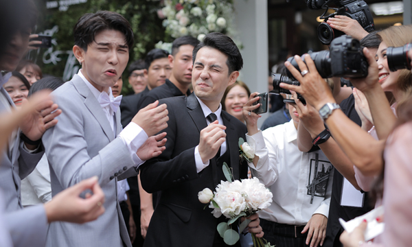 Còn nhớ trong "đám cưới thế kỷ" của Ông Cao Thắng và Đông Nhi, nhà trai cũng gặp phải thử thách khi đón dâu đó là phải ăn chanh trước khi lên phòng cô dâu.