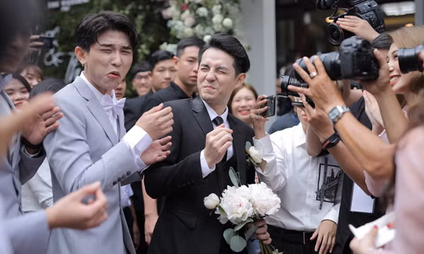 Còn nhớ trong "đám cưới thế kỷ" của Ông Cao Thắng và Đông Nhi, nhà trai cũng gặp phải thử thách khi đón dâu đó là phải ăn chanh trước khi lên phòng cô dâu.