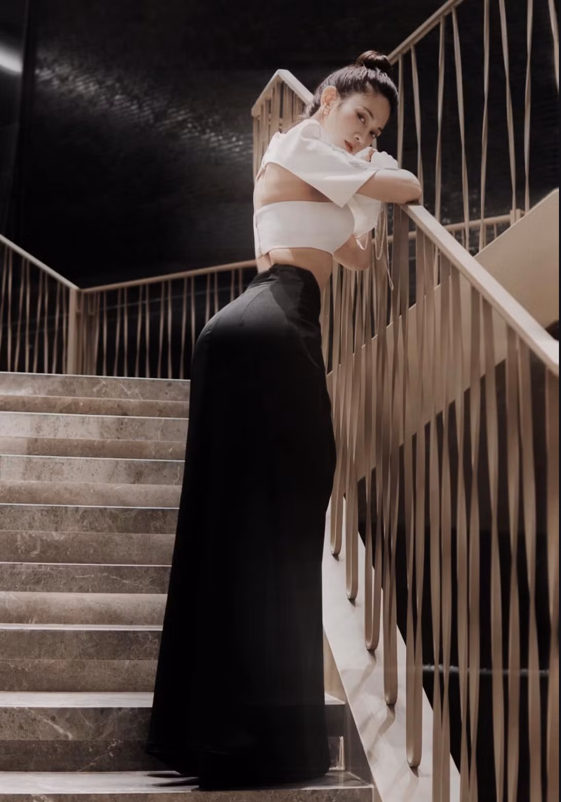 Bình luận này thu hút được nhiều lượt phản hồi cảm xúc, cả đồng thuận lẫn phản bác. Về phía Lê Bống, cô đã thẳng thắn đáp trả câu hỏi có phần khiếm nhã này với những lý lẽ vô cùng sắc bén.