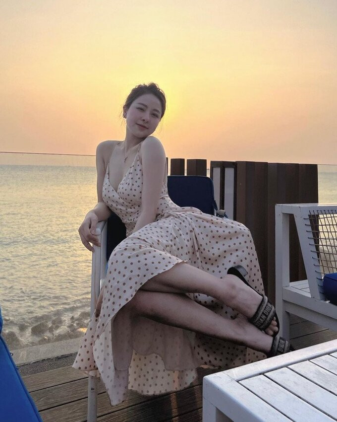 Con đường nghệ thuật bị hủy hoại chỉ sau 1 đêm khiến cho hot girl Trâm Anh phải rời xa showbiz. Mặc dù im hơi lặng tiếng nhưng cô vẫn không thoát khỏi cảnh bị thị phi đeo bám.
