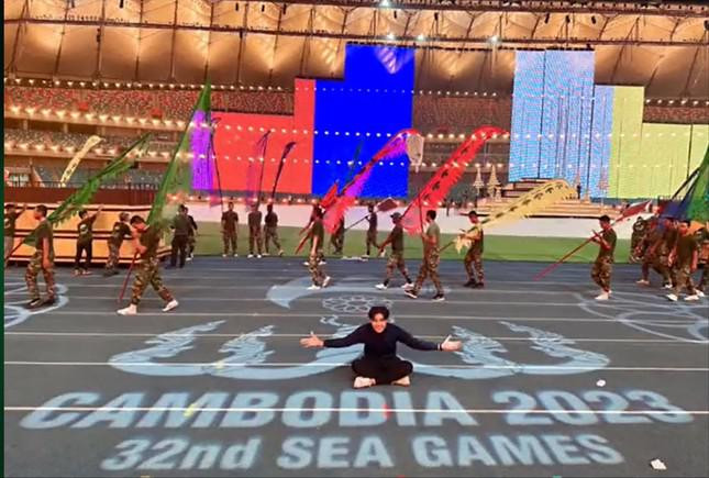 Le khai mac SEA Games 32: Man nhan bua tiec cong nghe Hologram-Hinh-68