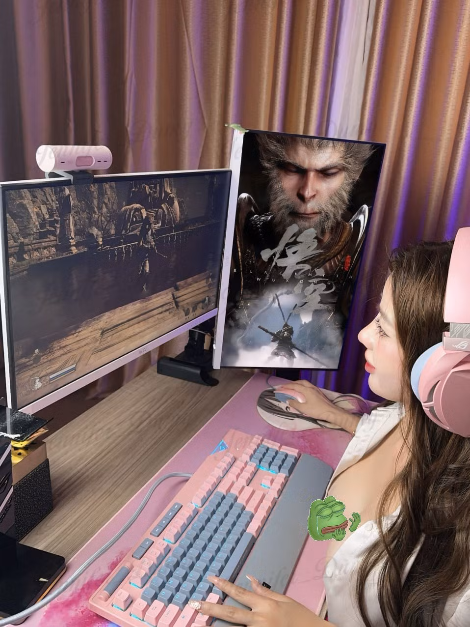 Ngô Thị Mỹ Duyên (Jennifer) là gái xinh từng gây chú ý khi khoe những bức ảnh chơi siêu xe có tiếng. Lần này, cô nàng lại khoe khoảnh khắc "cày" Black Myth: Wukong – tựa game siêu hot thời gian qua.