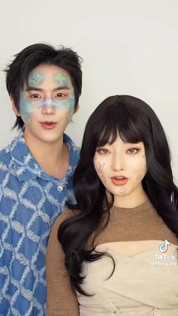 Mỗi video có đến 4 make-up look khác nhau và đều khiến người xem phải xuýt xoa vì sự công phu này. Dù thành phẩm để bắt trend chỉ khoảng 30s nhưng mỗi clip đã tiêu tốn 7 - 8 tiếng đồng hồ để các TikToker “họa mặt” một cách chỉn chu.