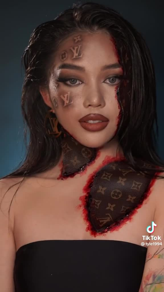 Vẫn là những thương hiệu xa xỉ nhưng cô bạn này lại mang đến một sức sống khác biệt.