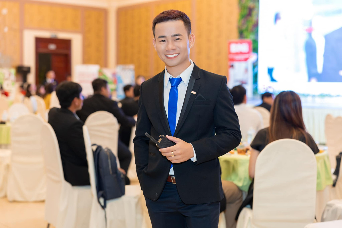 Chia sẻ về tình cảm mà mọi người dành cho mình, Duy Hiếu viết: “Chưa bao giờ Liễu nghĩ được cưng như vậy! Liễu mãi là một hoa rau muống đồng ở quê, sẽ cháy hết mình vì khách, vì nghề của mình đeo đuổi và đam mê”.