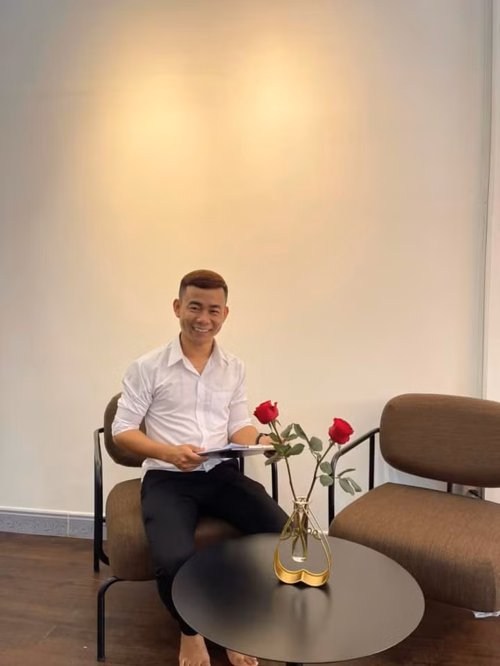 Phía dưới những clip của Thúy Liễu, cư dân mạng để lại rất nhiều bình luận khen ngợi HDV này quá duyên dáng.