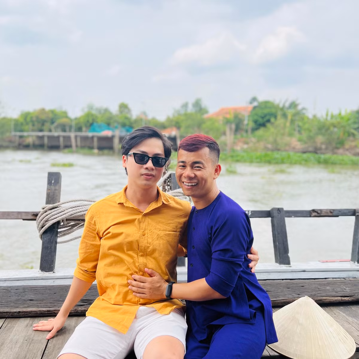 Đến lúc chia tay các đoàn khách, Thúy Liễu luôn diễn nét xúc động, nhắn gửi những lời hẹn ước sớm gặp lại nhưng cũng không quên chúc mọi người làm ăn phát đạt.