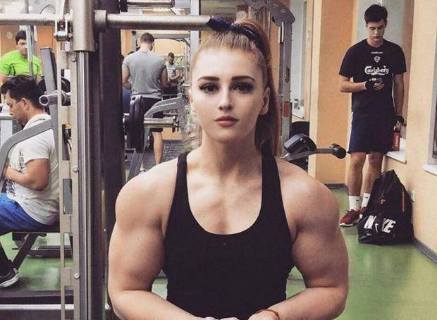 Tuy nhiên, khi ngắm nhìn những bức ảnh của Julia Vince, họ sốc khi biết ngoài khuôn mặt xinh xắn kia, cô còn sở hữu body “vững chắc như bàn thạch”.