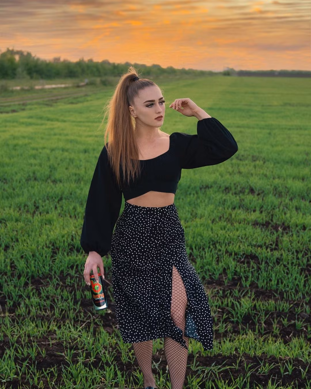 Mọi người thường nói Julia có khuôn mặt thiên thần nhưng sở hữu dáng người của Hulk(người khổng lồ xanh).