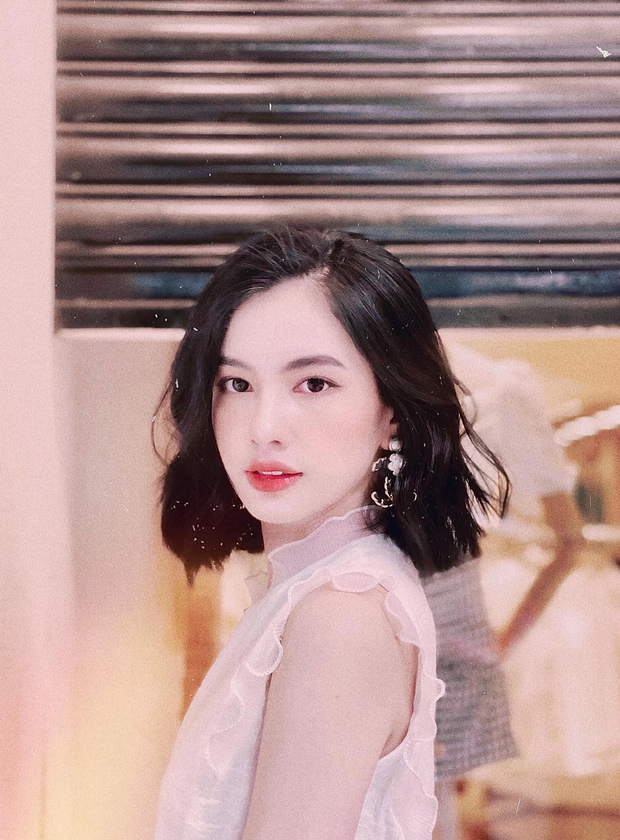 Bồ tin đồn của đại gia Đức Huy cũng thẳng thắn cho hay cả khuôn mặt của cô đều chưa qua chỉnh sửa gì mà hoàn toàn thừa hưởng từ bố mẹ.