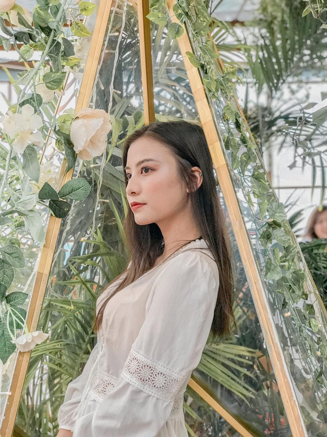 Chia sẻ về cuộc sống của mình từ sau khi bất ngờ nổi tiếng, hot girl 2K này nói: "Năm nhất đại học, mình là Phó bí thư Chi đoàn trường. 2 năm qua, mình có thêm những kiến thức tài chính và chuyên ngành. Tuy nhiên, mình cảm thấy học được nhiều thứ hơn từ những trải nghiệm bên ngoài trường. Đó là những tư duy, kĩ năng và trải nghiệm mới mẻ, tốt cho sự phát triển bản thân trong giai đoạn tuổi trẻ này".