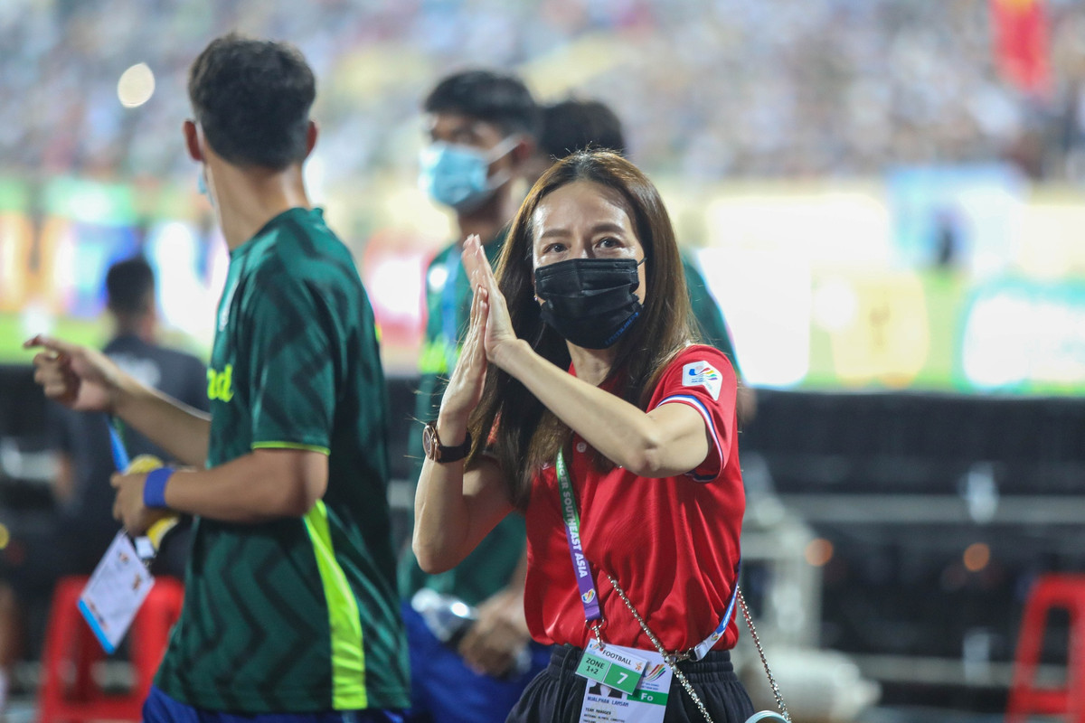 Nói về trận đấu, Madam Pang bày tỏ sự tiếc nuối khi đội nhà phải chơi thiếu người trong hiệp 2. "Thẻ đỏ của Jonathan Khemdee là điều đáng buồn, nhưng đó cũng là kinh nghiệm cho chúng tôi ở chặng đường sắp tới. Tất nhiên, đội bóng nào cũng muốn giành chiến thắng, nhưng những mối quan hệ, sự đoàn kết sau trận đấu cũng quan trọng"