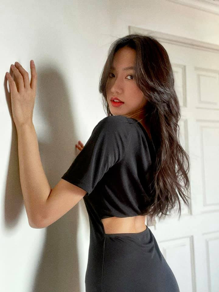 Bồ tin đồn của Văn Hậu còn cho biết thêm cô nàng không để tâm, thậm chí thấy những lời gièm pha, bình luận, so sánh mất duyên và loan tin vô căn cứ với mình là khá nực cười.