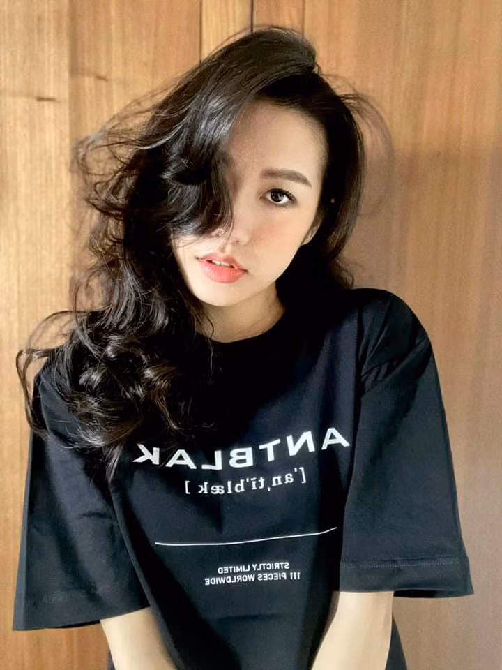 Dù chưa từng lên tiếng xác nhận nhưng Doãn Hải My và Đoàn Văn Hậu đã để lộ kha khá hint hẹn hò trước đó.