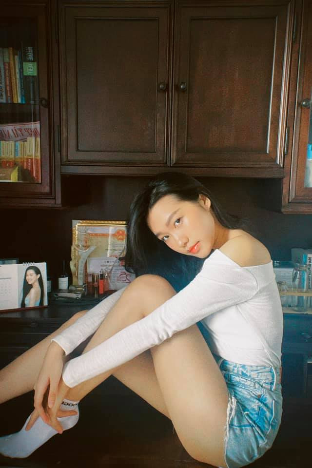 "Không ngờ tới thời đại này mà vẫn còn những người suy nghĩ thiển cận như vậy" hay "Người cũ và người mới luôn là câu chuyện bị đem ra nói nhưng quả là khập khiếng thật sự"... Một số bình luận của netizen dưới bài viết của Doãn Hải My.