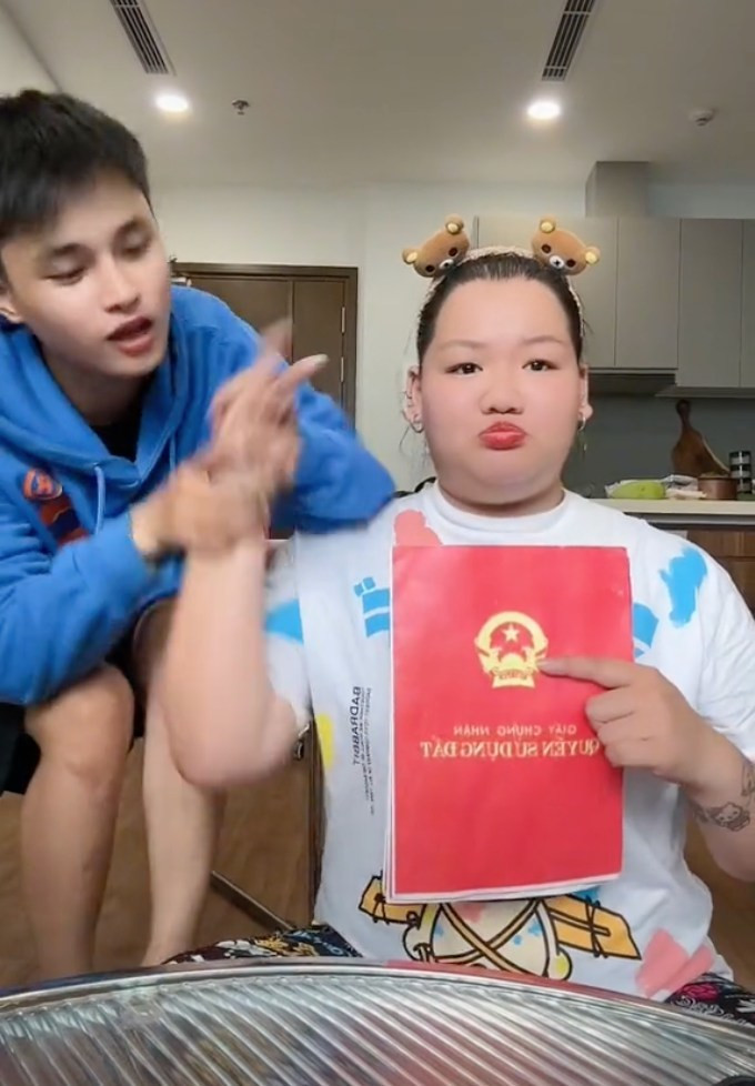 Chỉ vài ngày trước đó, Hải vót còn được bạn gái hứa đổi tên cây xăng của gia đình mình.