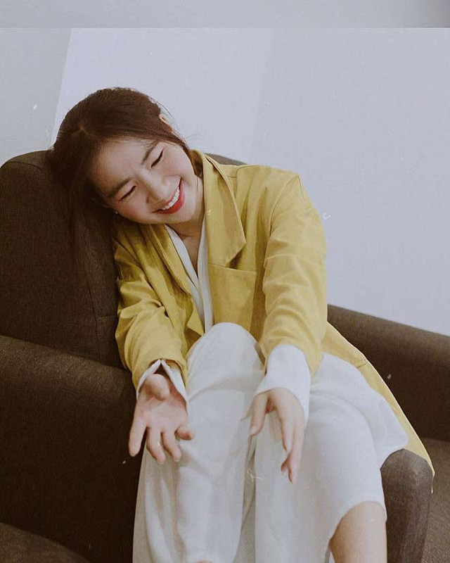 Minh Hương tự nhận mình là người có trách nhiệm trong cuộc sống và công việc. Vì là "người đưa đò" nên cô luôn tự nhủ, phải đưa đò cập bến.