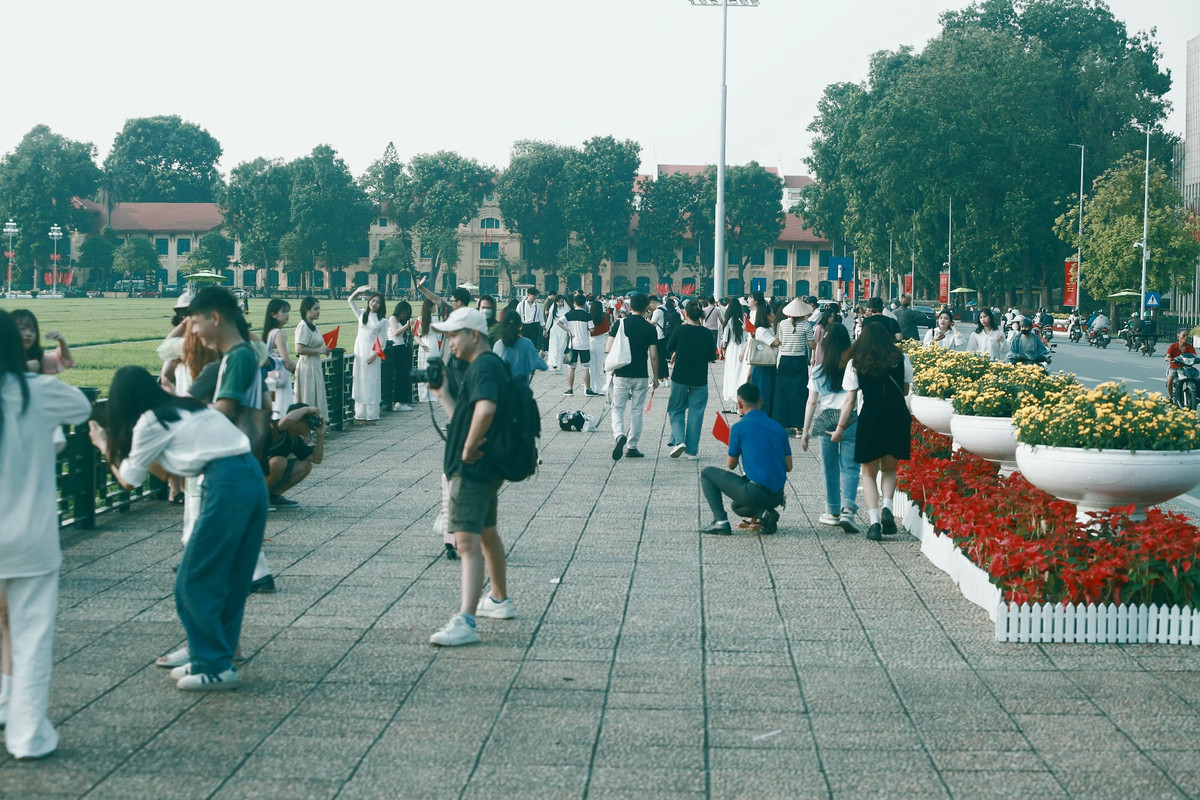 Nằm ở trung tâm Thủ đô, Quảng trường Ba Đình là nơi Chủ tịch Hồ Chí Minh đọc Tuyên ngôn Độc lập vào ngày 2/9/1945. Vì thế quảng trường có ý nghĩa lớn với người dân Việt Nam.