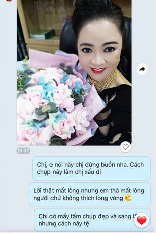 Theo như tin nhắn được cho là của Nhâm Hoàng Khang và bà Phương Hằng, "cậu IT" này đã nhiệt tình tư vấn về cách selfie sống ảo của CEO khu du lịch Đại Nam.