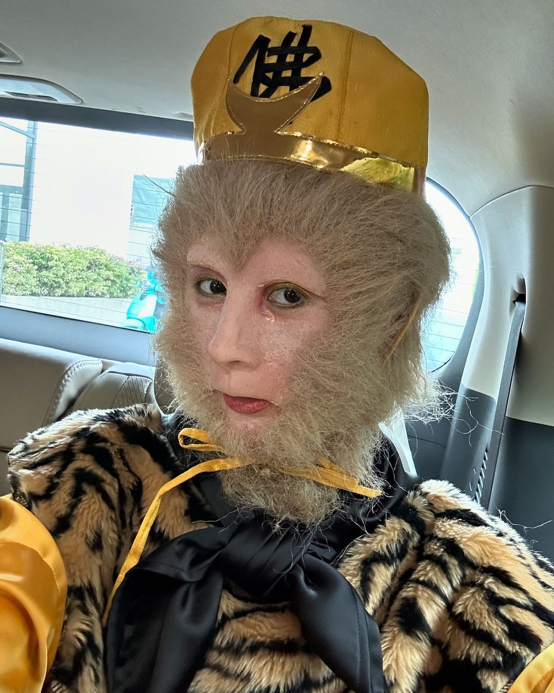 Quỳnh Anh Shyn cosplay thành Tôn Ngộ Không.