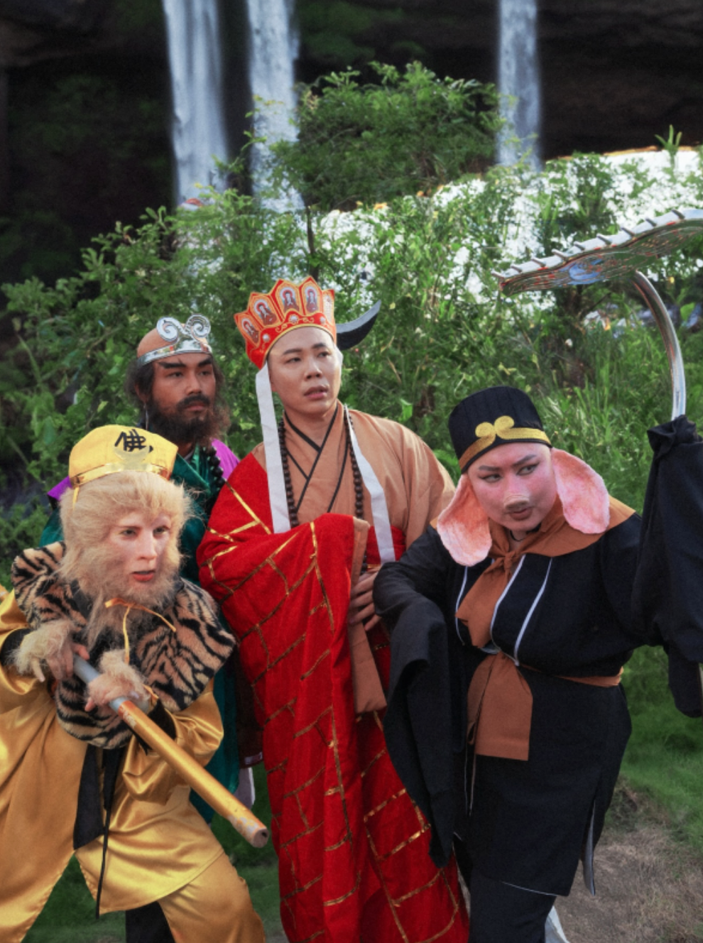 Trước đó vài ngày, Quỳnh Anh Shyn gây bão MXH khi rủ hội chị em cosplay 4 thầy trò Đường Tăng và kiếp nạn với nhện tinh.