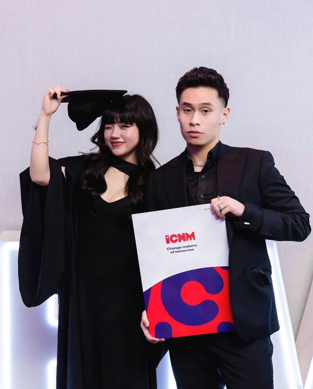 Cũng chính vì vậy mà khi gặp nhau ngoài đời, cặp đôi nhanh chóng nhận được sự quan tâm, được fan “soi” từng khoảnh khắc khi ở cạnh nhau.