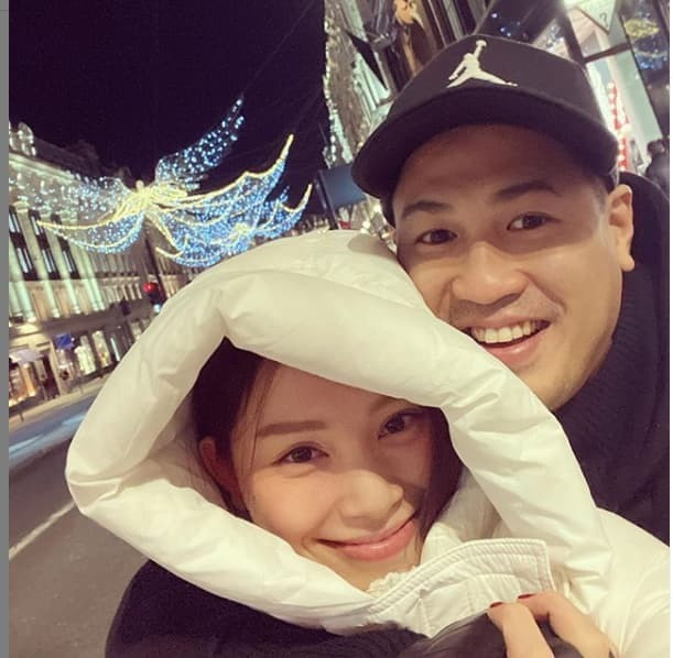 Bên nhau đã lâu thế nhưng tình cảm mà Phillip Nguyễn dành cho hot girl Linh Rin không phai nhạt, thậm chí anh còn nổi tiếng cực kì chiều người yêu.