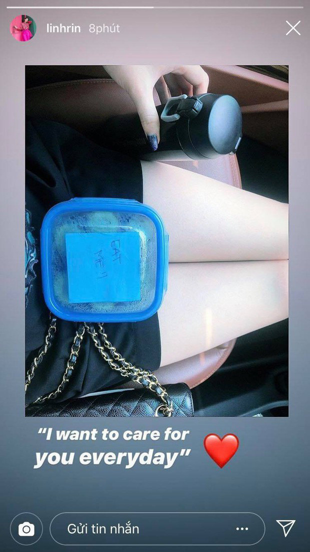 Chẳng rõ hải sản có ngon hay không nhưng chắc chắn hành động này đã giúp Phillip Nguyễn ghi điểm tối đa về sự chân thành rồi. Ngoài ship đồ ăn, chàng trai còn tự tay chuẩn bị bữa sáng cho bạn gái.