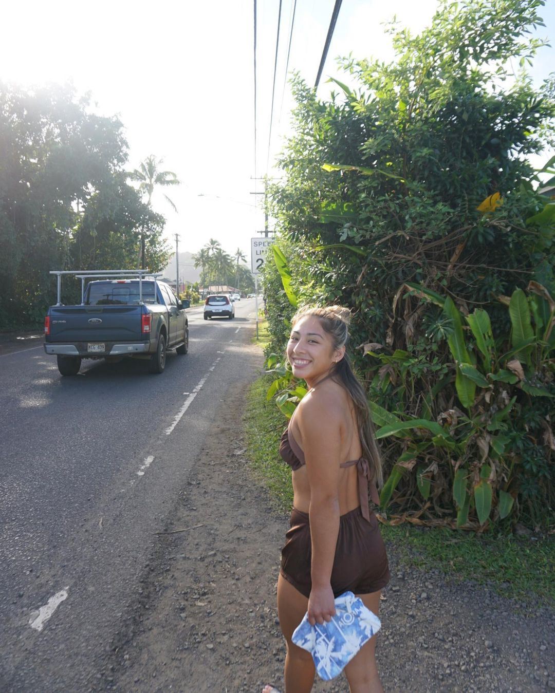 Trên Instagram cá nhân, Jessa Khan có gần 40.000 người theo dõi. Cô thường xuyên đăng tải những khoảnh khắc trong thi đấu cũng như cuộc sống thường nhật bên cạnh gia đình và bạn bè.