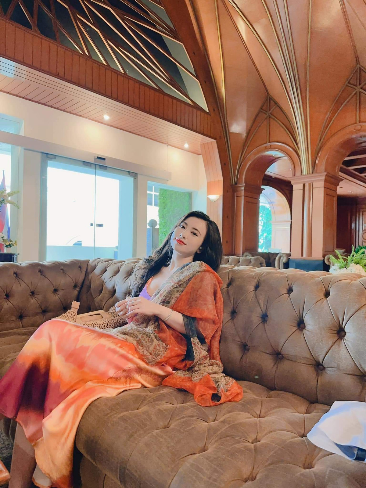 Người đẹp gốc Hà Nội có được nguồn thu nhập ổn định nhờ chăm làm việc và hoạt động ở nhiều lĩnh vực giải trí khác nhau.