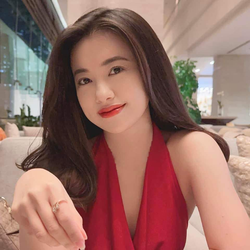 Nổi tiếng ở độ tuổi khá trẻ nhưng Thúy Quỳnh luôn đặt việc học làm mục tiêu hàng đầu. Sau khi tốt nghiệp ngành Lưu trữ và Quản trị Văn phòng, Đại học Khoa học Xã hội và Nhân Văn Hà Nội, người đẹp tiếp tục theo đuổi tấm bằng thạc sĩ tại trường Paris University of International Education.