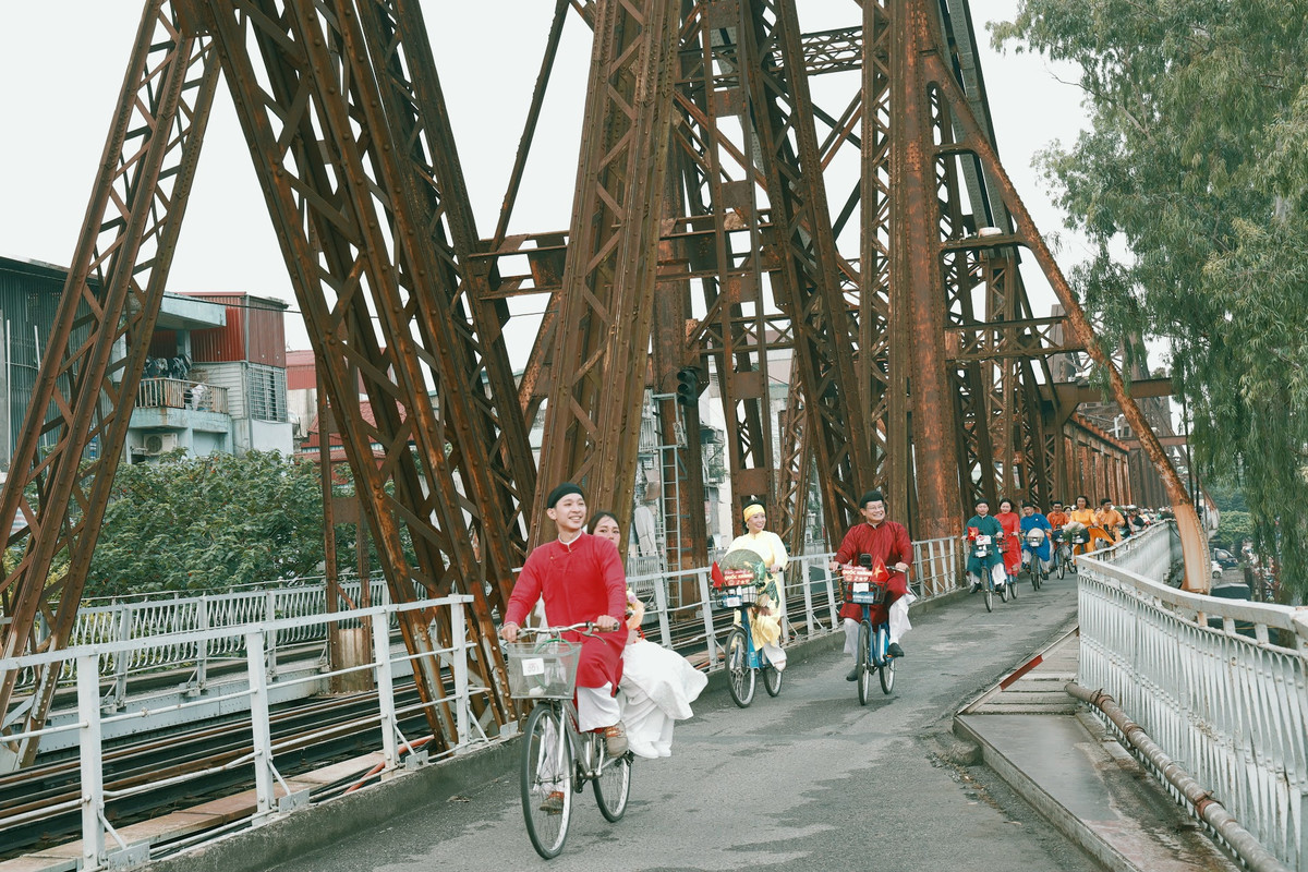Chương trình "Áo dài kết nối du lịch và di sản Hà Nội" nhằm kích cầu du lịch của Thủ đô, thu hút đông đảo du khách trong nước và quốc tế, đồng thời khai thác, tôn vinh tà áo dài truyền thống của dân tộc Việt Nam gắn với di sản và du lịch.