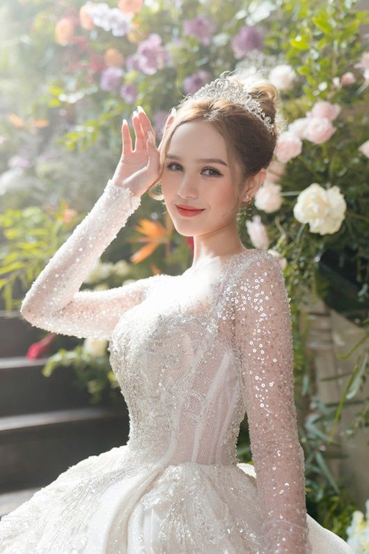 Bên dưới phần bình luận, người hâm mộ cũng không tiếc lời khen dành cho hot girl Xoài Non.