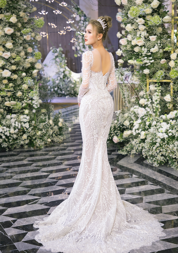 Trong bộ ảnh váy cưới mới khoe, Xoài Non được nhận xét ngày càng có nét trưởng thành hơn.